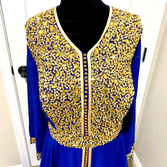 Gorgeous Evening plus Dress - Picture 2 of 7